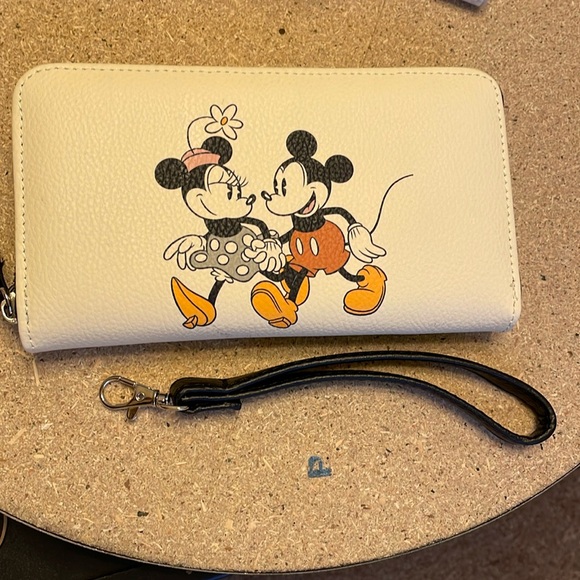 Mickey and Minnie wallet with removable handle - Picture 1 of 4